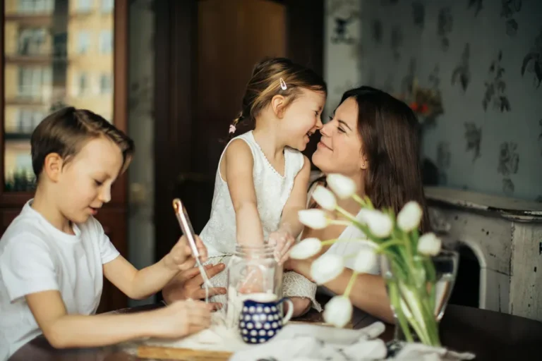 Husband Went to Friend’s Wedding for 3 Days, Leaving Me and Kids $20 — He Fell to His Knees after What He Saw upon Returning